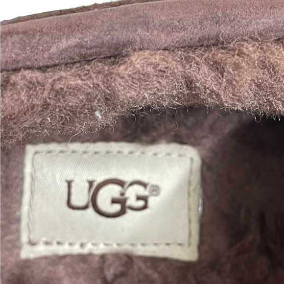 Mens UGG® Ascot Matte Leather
Slipper - Brown size 12 - Picture 10 of 15